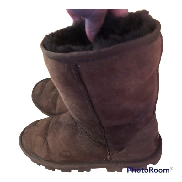 Ugg Essential Short Classic Boot - Picture 4 of 10